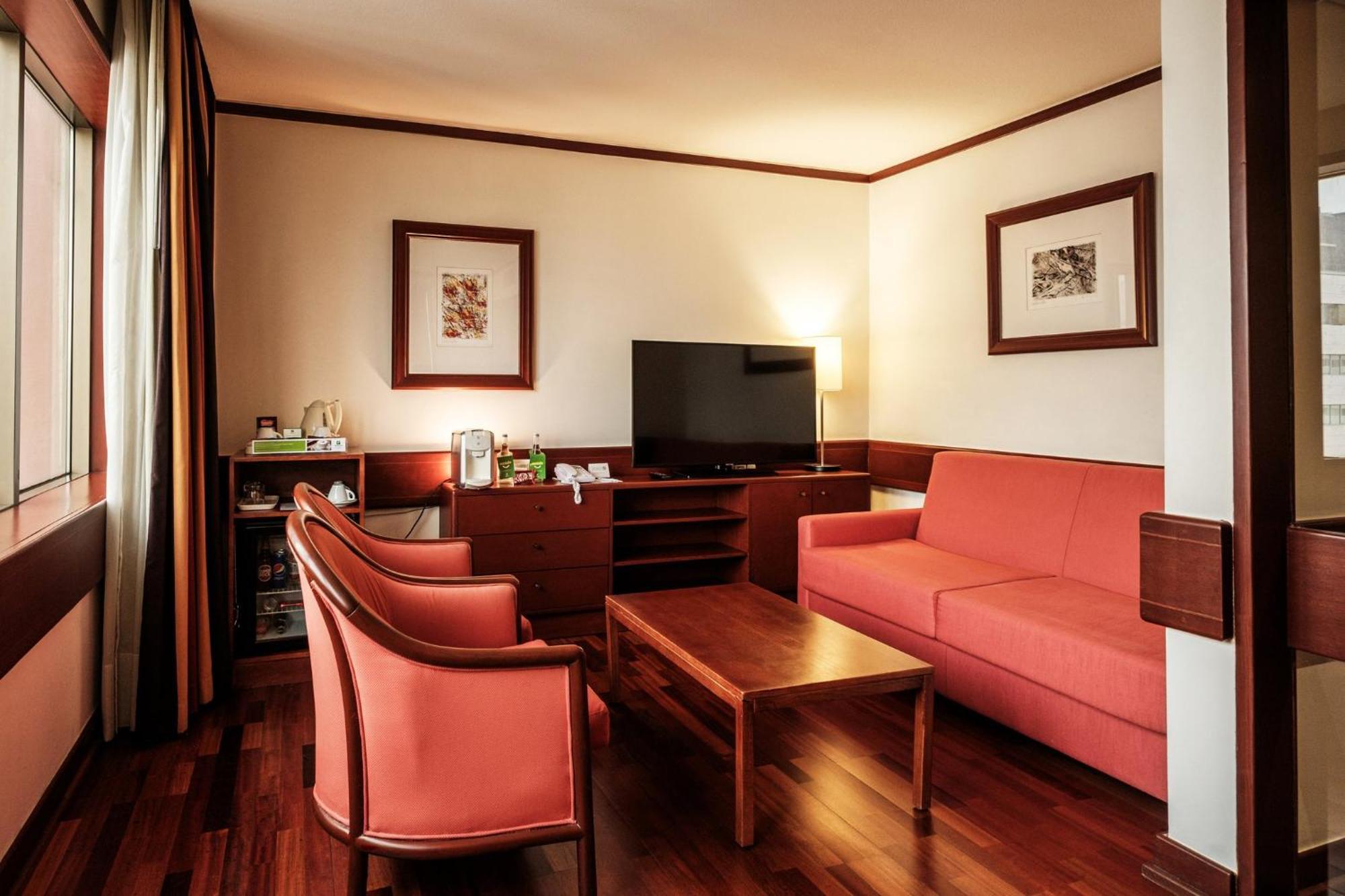 One-Bedroom King Suite Sofa Bed